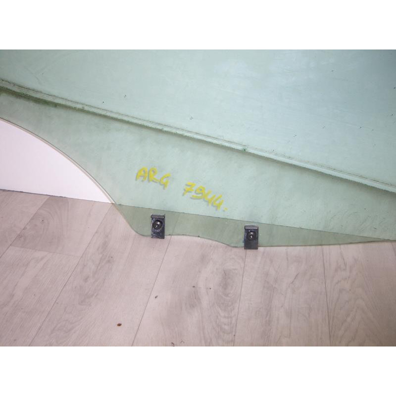 Vitre arriere gauche PEUGEOT 407 PHASE 1 d’occasion