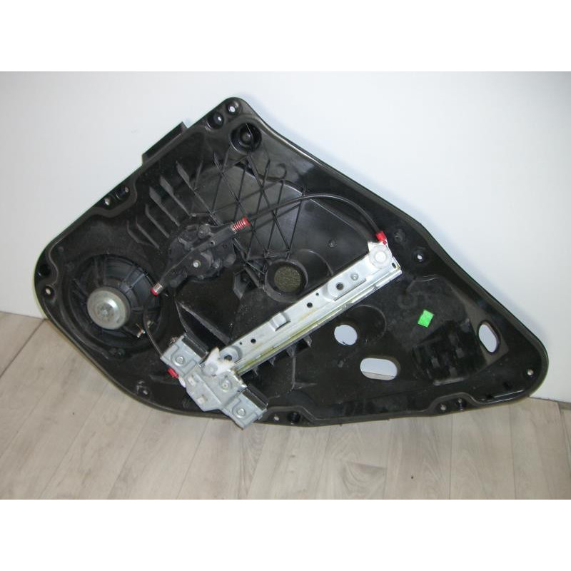 Leve vitre electrique arriere gauche FORD FIESTA 6 PHASE 1 d’occasion