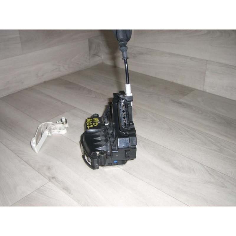 Serrure avant droit FORD FIESTA 6 PHASE 1 d’occasion