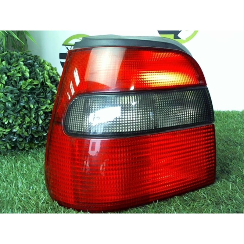 Feu arriere principal gauche (feux) SKODA FELICIA PHASE 2 d’occasion