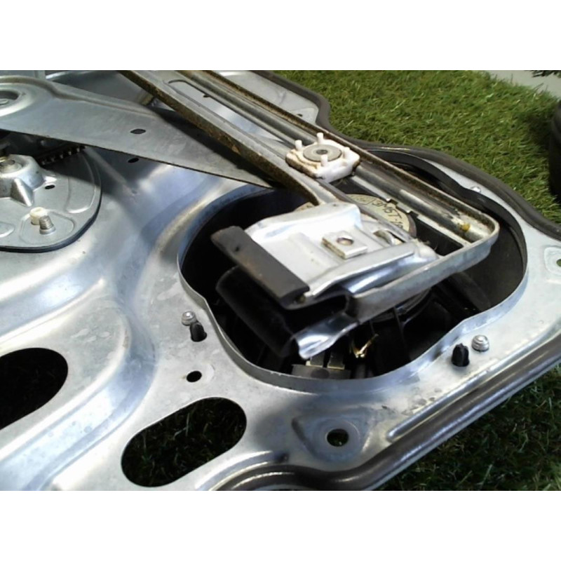 Leve vitre electrique avant gauche FORD FOCUS 2 PHASE 1 d’occasion