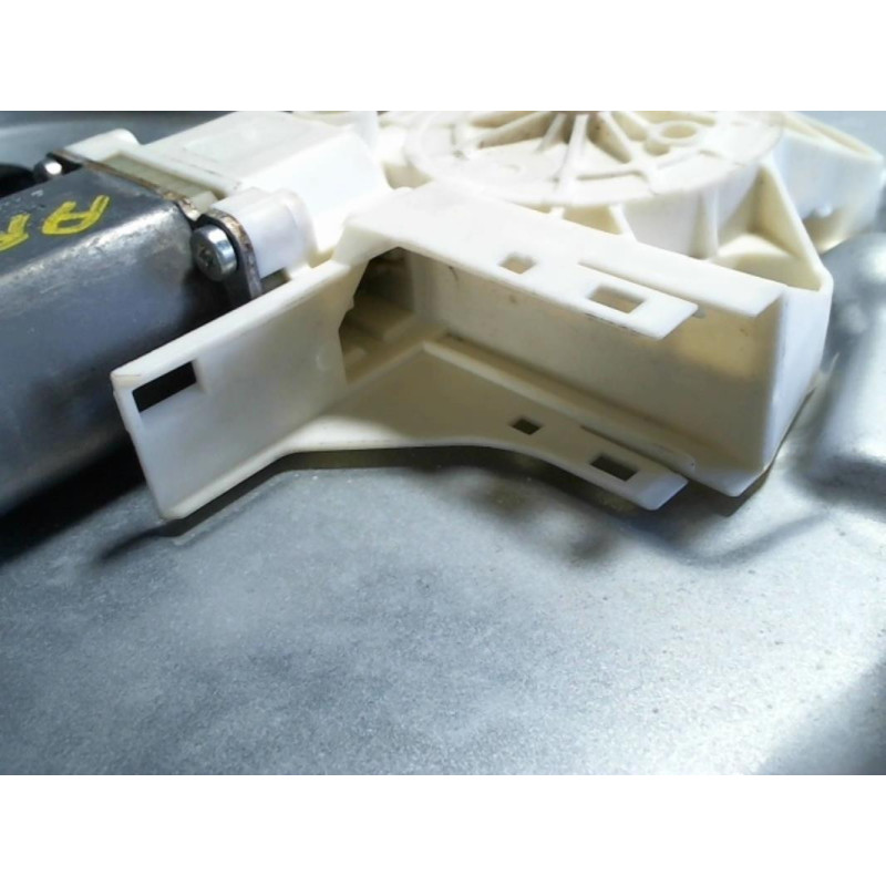 Leve vitre electrique avant gauche FORD FOCUS 2 PHASE 1 d’occasion