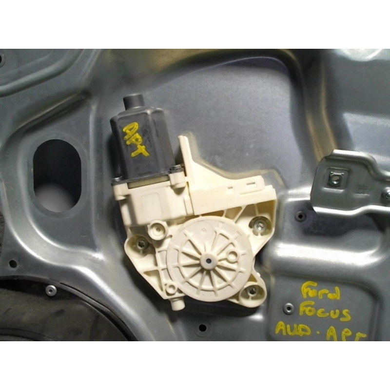 Leve vitre electrique avant droit FORD FOCUS 2 PHASE 1 d’occasion
