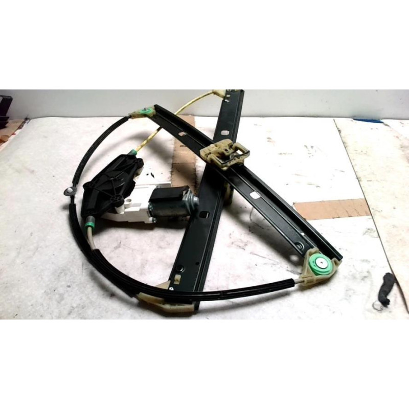 Leve vitre electrique avant droit AUDI A4 3 AVANT PHASE 1 BREAK d’occasion