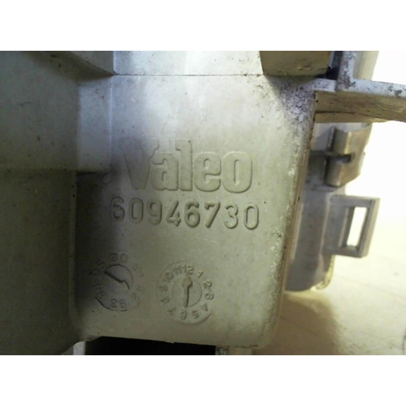 Optique avant principal droit (feux)(phare) RENAULT  d’occasion
