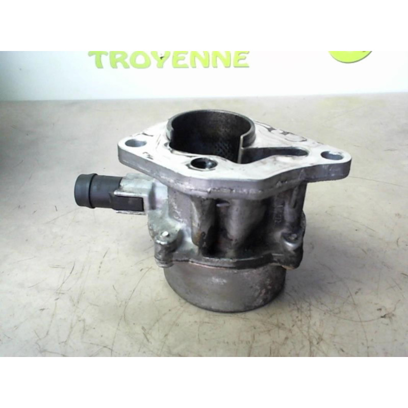 Pompe à vide RENAULT CLIO 2 PHASE 2 d’occasion