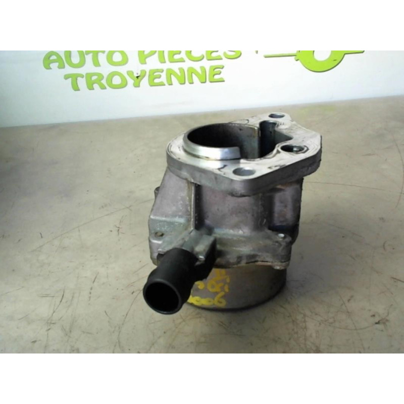 Pompe à vide RENAULT CLIO 2 PHASE 2 d’occasion