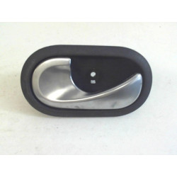 Poignee interieur avant droit RENAULT CLIO III PHASE 2 d’occasion