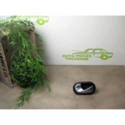 Poignee interieur avant gauche RENAULT CLIO 3 PHASE 1 d’occasion