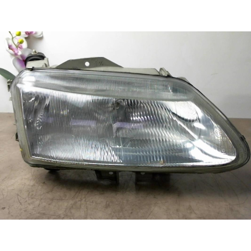 Optique avant principal droit (feux)(phare) RENAULT ESPACE 3 d’occasion