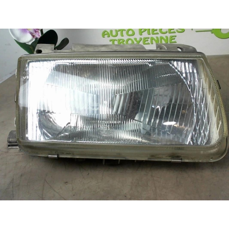 Optique avant principal droit (feux)(phare) VOLKSWAGEN POLO 3 PHASE 1 d’occasion
