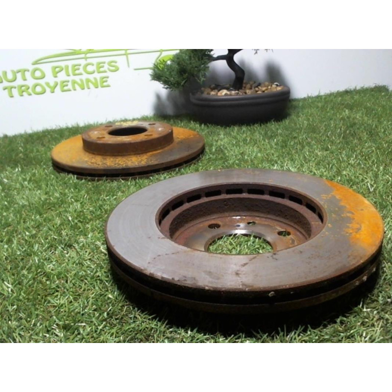 Paire de disques avant (freinage) RENAULT KANGOO 1 PHASE 2 d’occasion