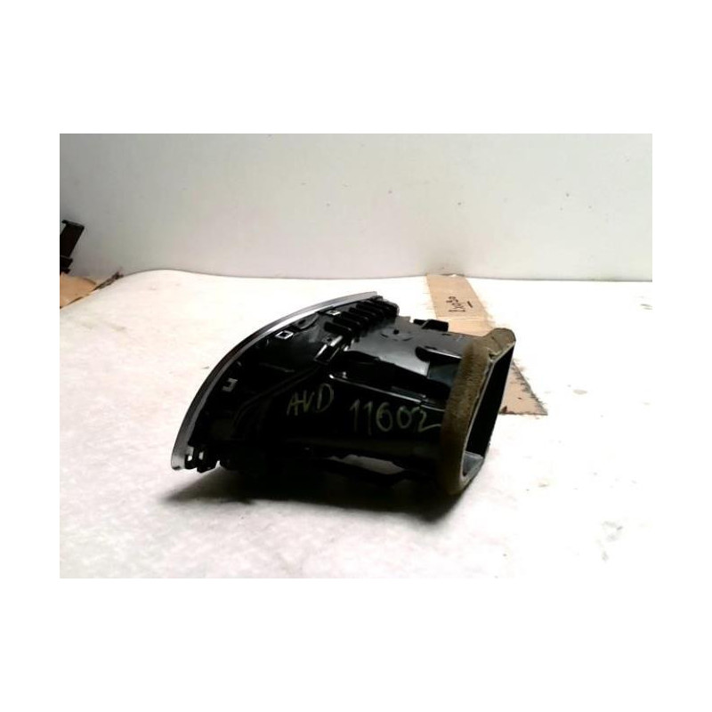 Aerateur tableau de bord avant droit AUDI A4 3 AVANT PHASE 1 BREAK d’occasion