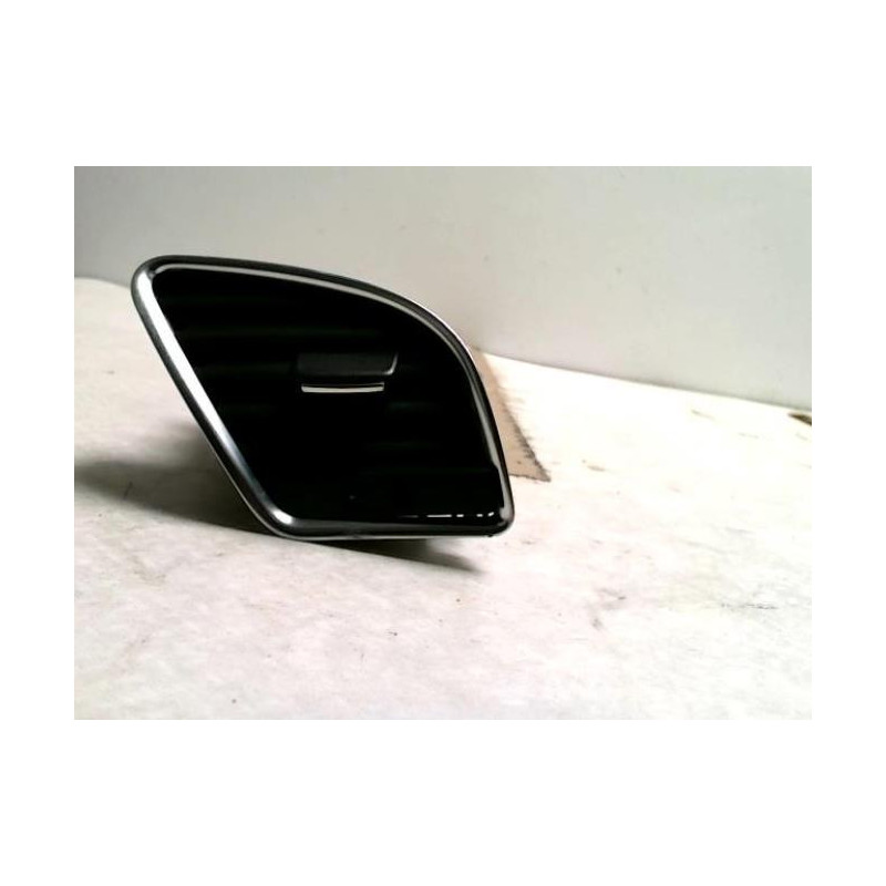 Aerateur tableau de bord avant droit AUDI A4 3 AVANT PHASE 1 BREAK d’occasion