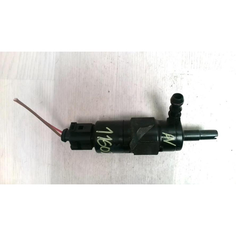 Pompe lave glace avant AUDI A4 3 AVANT PHASE 1 BREAK d’occasion