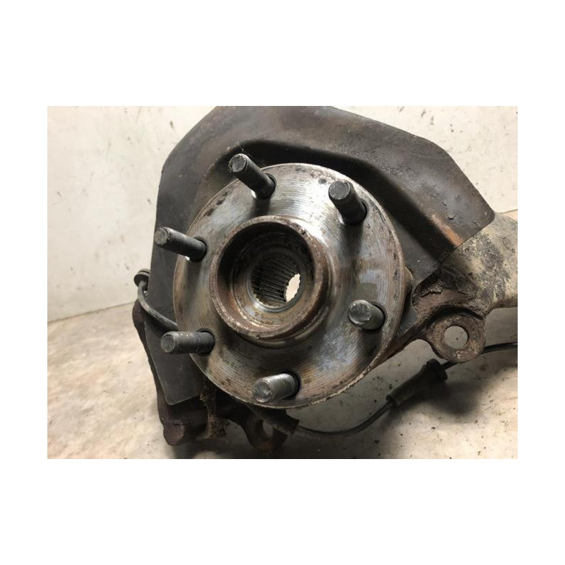 Fusee avant gauche NISSAN NAVARA 1 PHASE 1 d’occasion