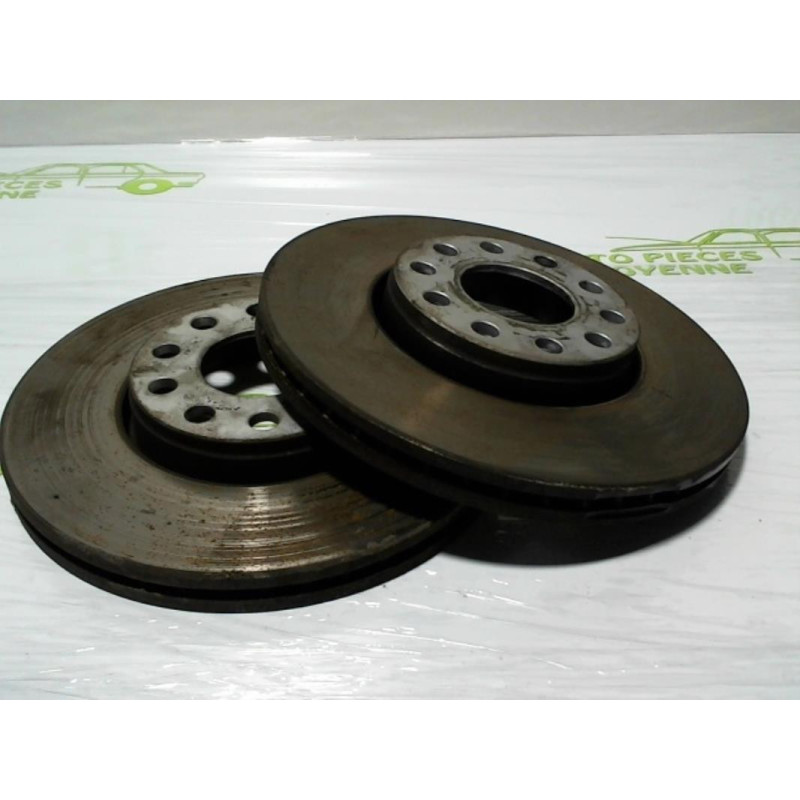 Paire de disques avant (freinage) VOLKSWAGEN PASSAT 4 PHASE 2 d’occasion