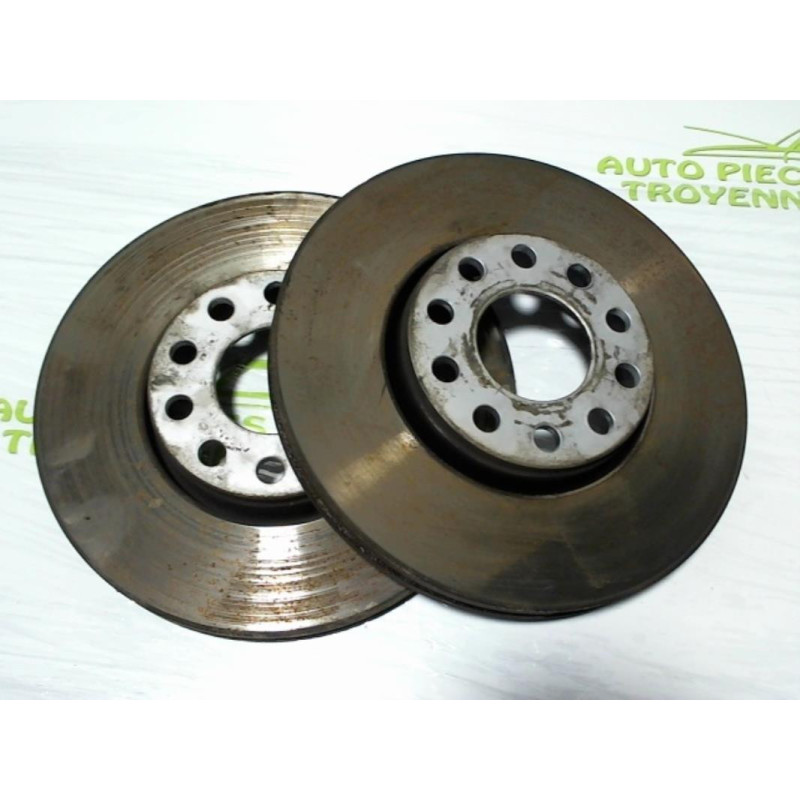 Paire de disques avant (freinage) VOLKSWAGEN PASSAT 4 PHASE 2 d’occasion
