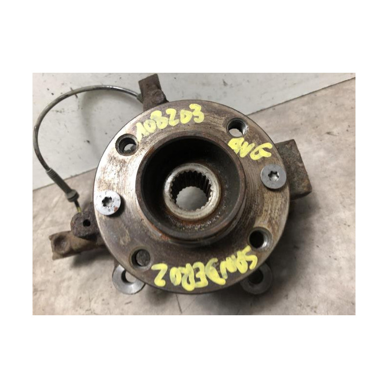 Fusee avant gauche DACIA SANDERO 2 PHASE 1 d’occasion