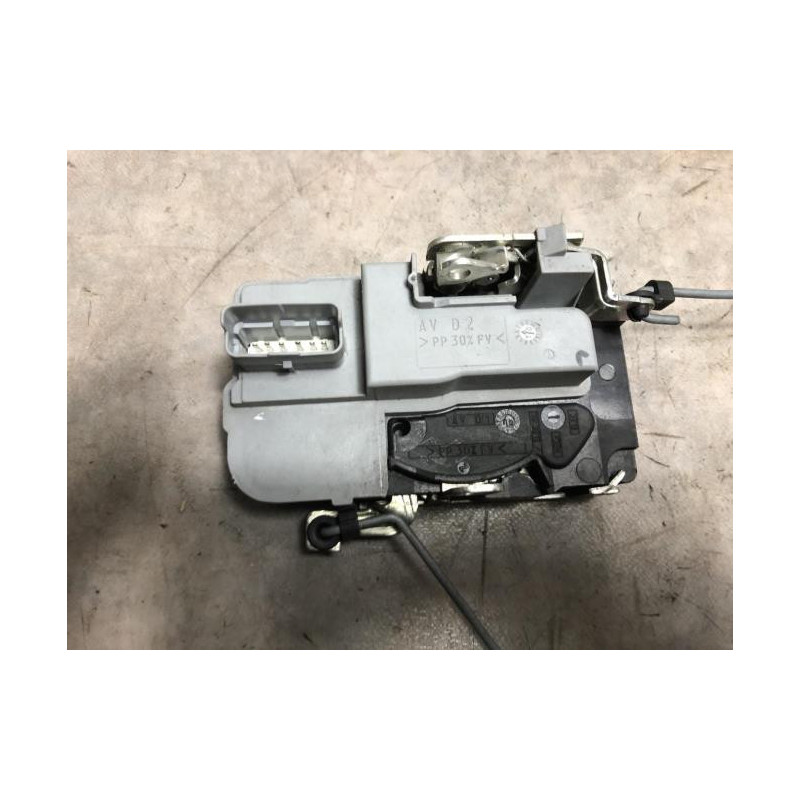 Serrure avant droit PEUGEOT 206+ d’occasion