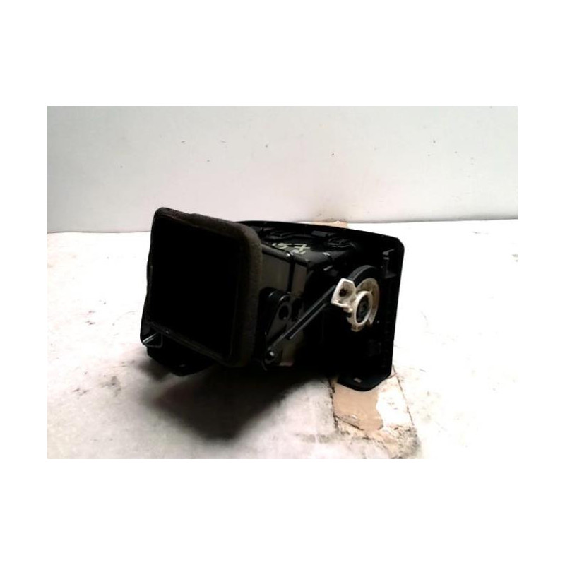 Aerateur tableau de bord avant droit KIA CARNIVAL 2 d’occasion
