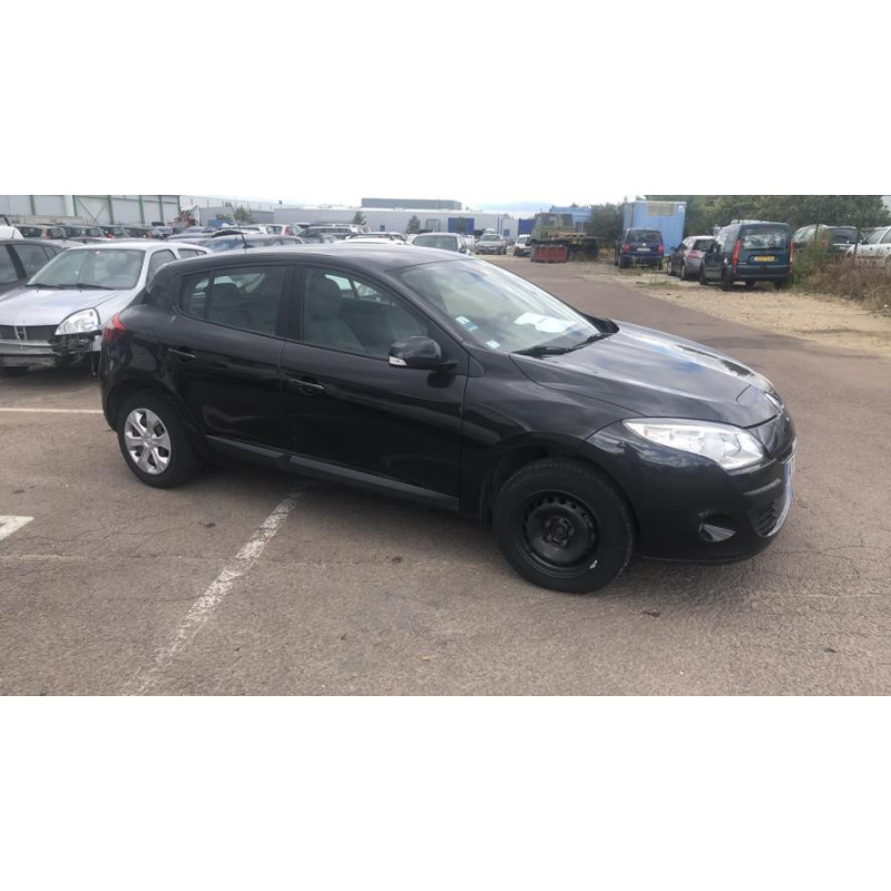 Support de pare chocs avant RENAULT MEGANE 3 PHASE 1 d’occasion