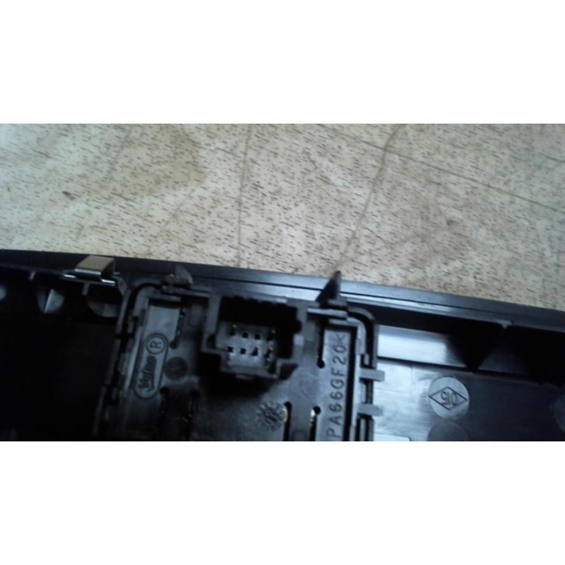 Interrupteur de leve vitre avant droit RENAULT MEGANE 3 PHASE 1 d’occasion