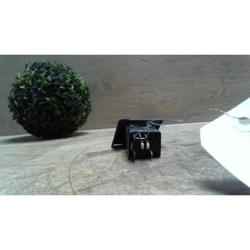 Commande degivrage lunette arriere RENAULT FUEGO COUPE d’occasion