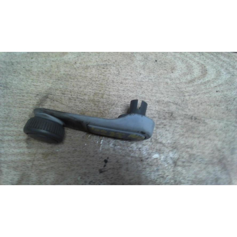 Manivelle de leve vitre PEUGEOT 205 PHASE 2 d’occasion