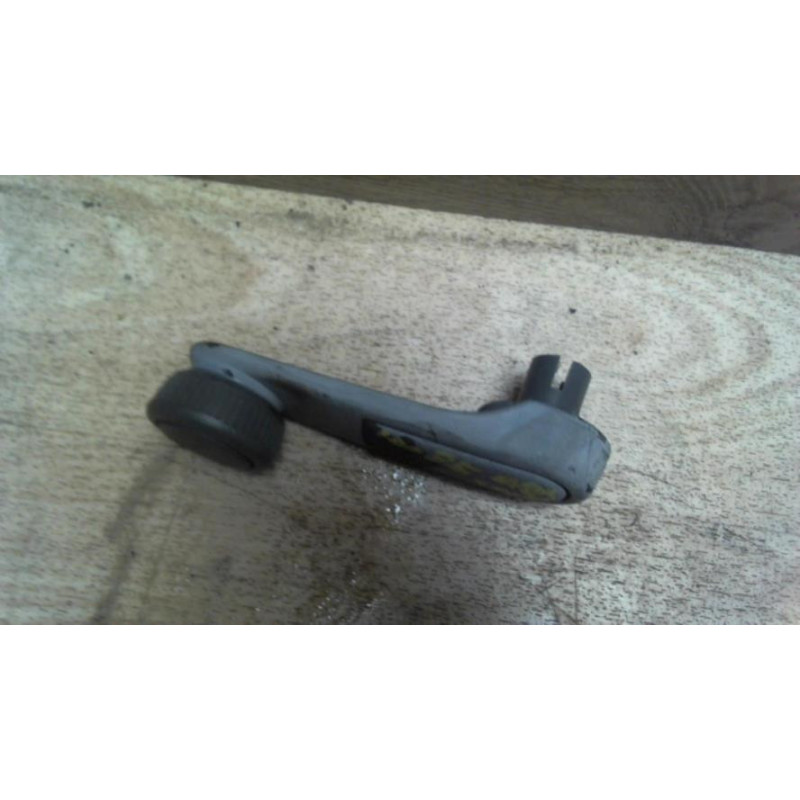 Manivelle de leve vitre PEUGEOT 205 PHASE 2 d’occasion