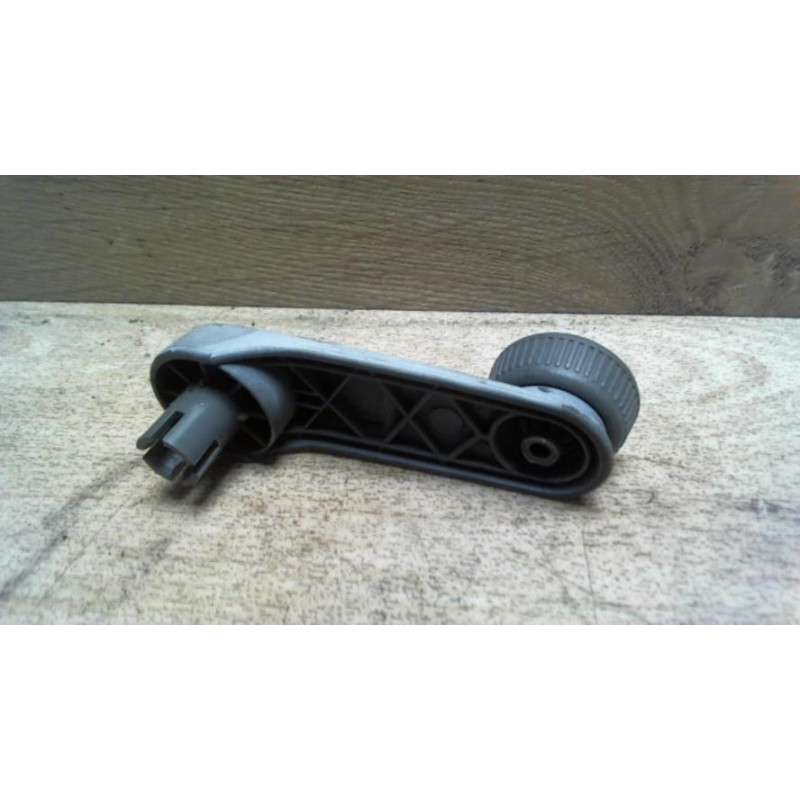 Manivelle de leve vitre PEUGEOT 205 PHASE 2 d’occasion