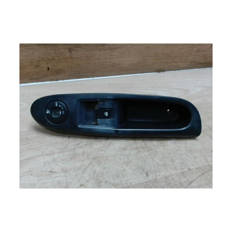 Interrupteur de leve vitre avant droit RENAULT CLIO 2 PHASE 2 d’occasion
