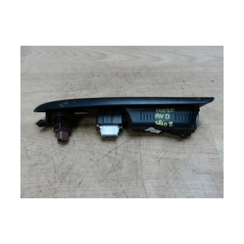 Interrupteur de leve vitre avant droit RENAULT CLIO 2 PHASE 2 d’occasion
