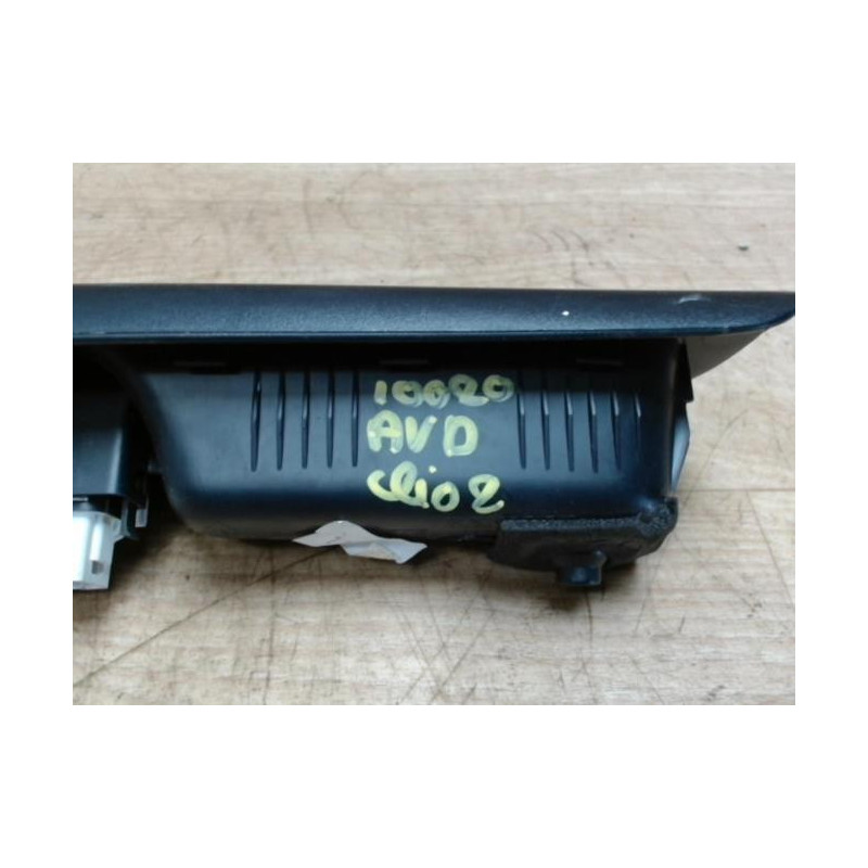 Interrupteur de leve vitre avant droit RENAULT CLIO 2 PHASE 2 d’occasion