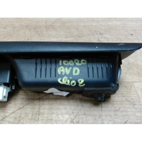 Interrupteur de leve vitre avant droit RENAULT CLIO 2 PHASE 2 d’occasion
