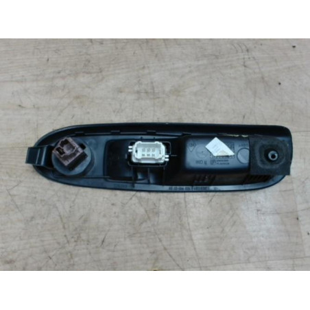 Interrupteur de leve vitre avant droit RENAULT CLIO 2 PHASE 2 d’occasion