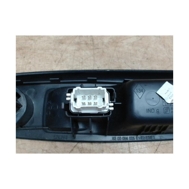 Interrupteur de leve vitre avant droit RENAULT CLIO 2 PHASE 2 d’occasion