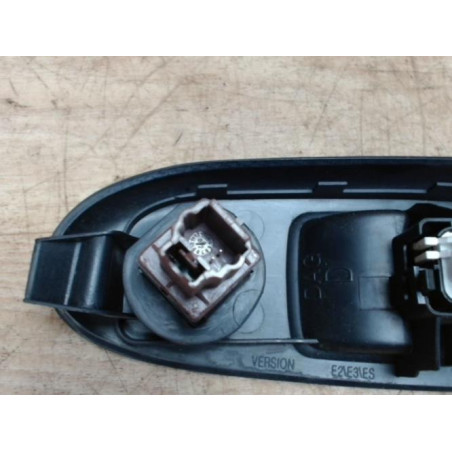 Interrupteur de leve vitre avant droit RENAULT CLIO 2 PHASE 2 d’occasion