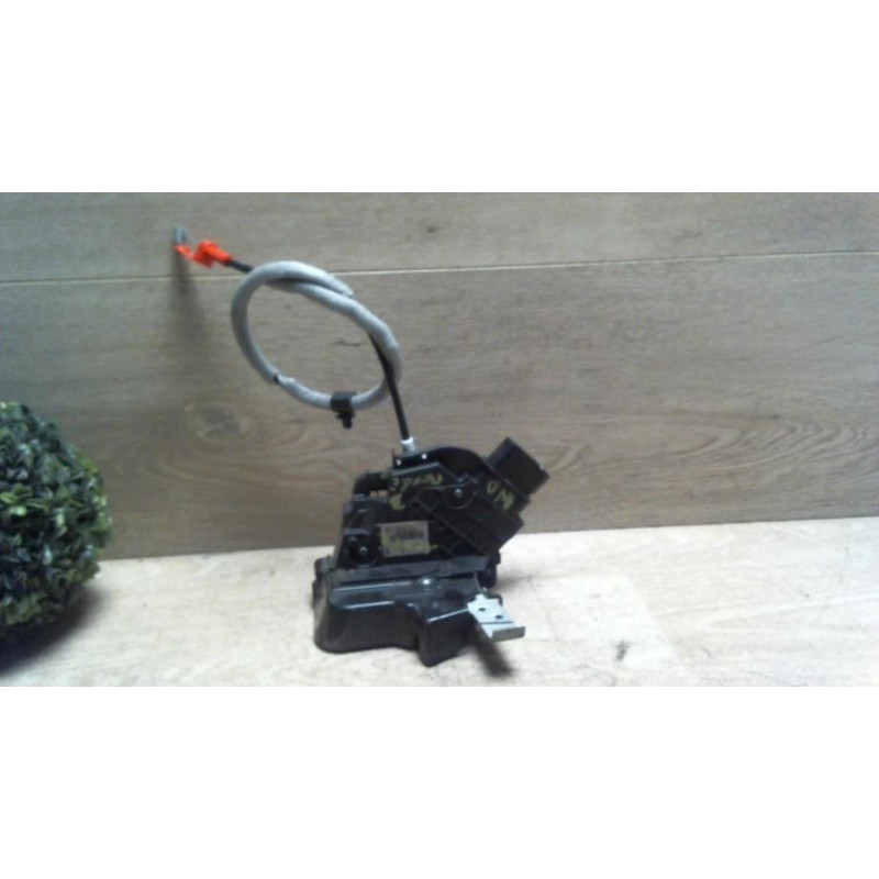 Serrure avant droit FORD MONDEO 3 PHASE 1 BREAK d’occasion
