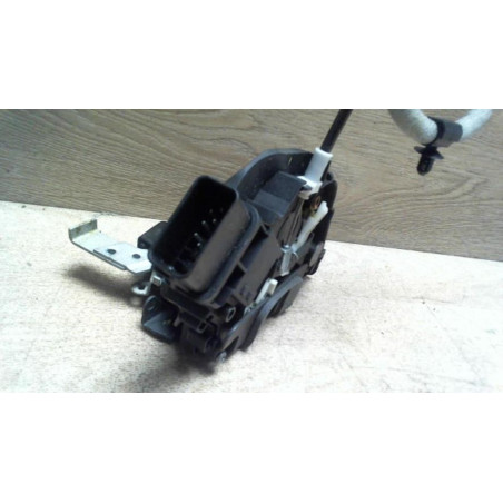 Serrure avant droit FORD MONDEO 3 PHASE 1 BREAK d’occasion