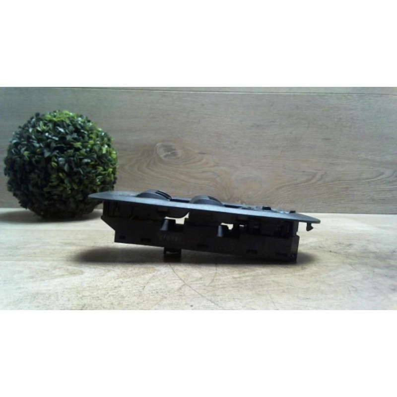Interrupteur de leve vitre avant gauche FORD MONDEO 3 PHASE 1 BREAK d’occasion