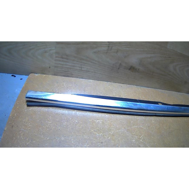 Baguette de porte avant gauche AUDI A4 2 PHASE 1 d’occasion