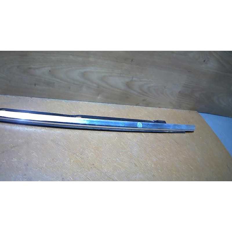 Baguette de porte avant gauche AUDI A4 2 PHASE 1 d’occasion