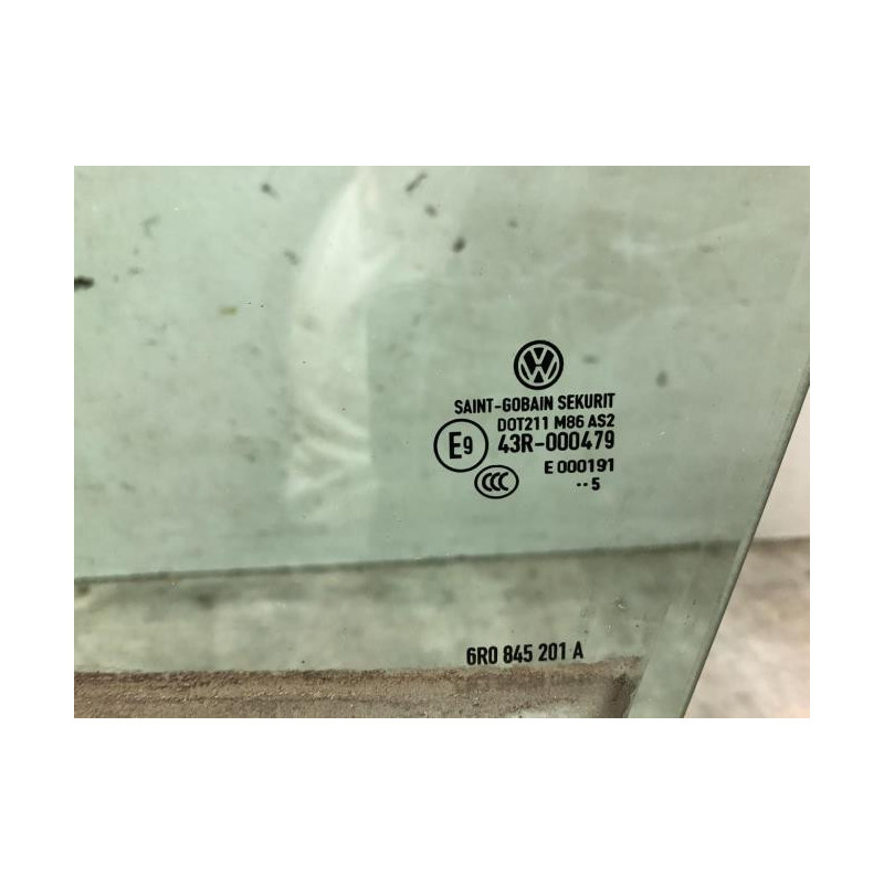 Vitre avant gauche VOLKSWAGEN POLO 5 PHASE 2 d’occasion