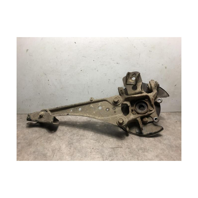 Fusee arriere gauche TOYOTA RAV4 3 PHASE 2 d’occasion