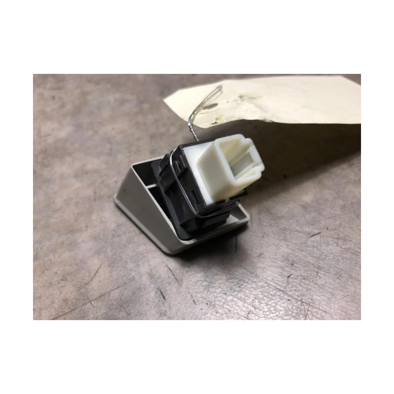 Bouton/Interrupteur TOYOTA YARIS 2 PHASE 2 d’occasion