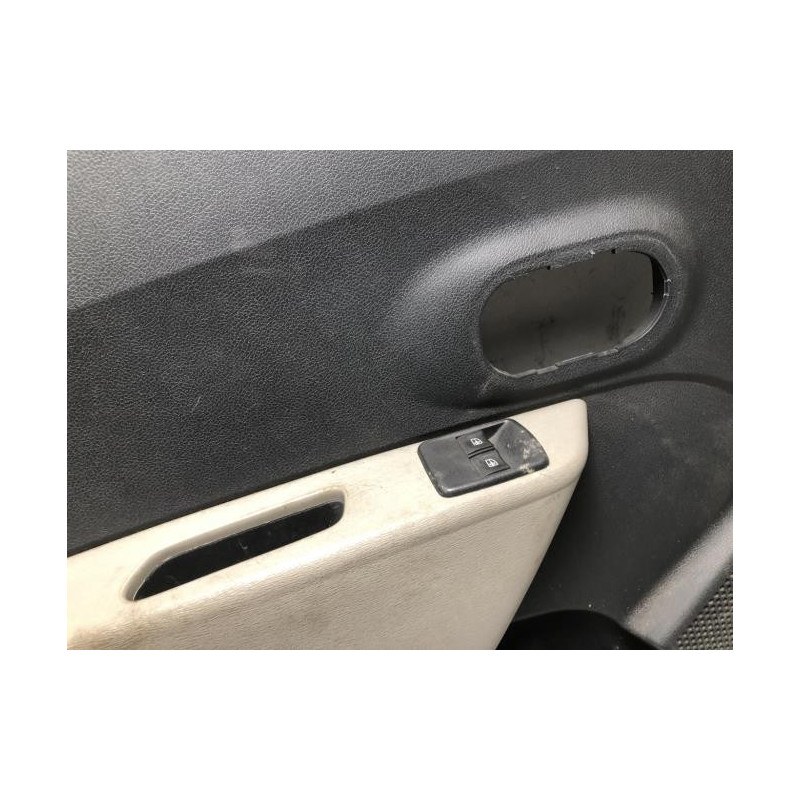 Panneau de porte avant gauche DACIA DOKKER 1.6 MPI - 85 d’occasion