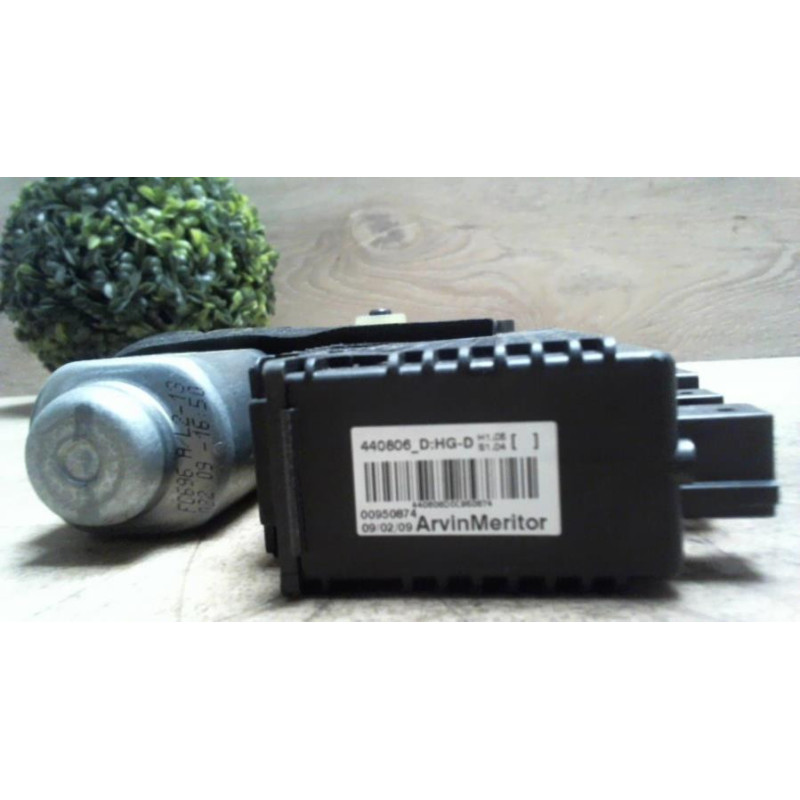 Moteur leve vitre avant droit CITROEN C4 PICASSO 1 d’occasion