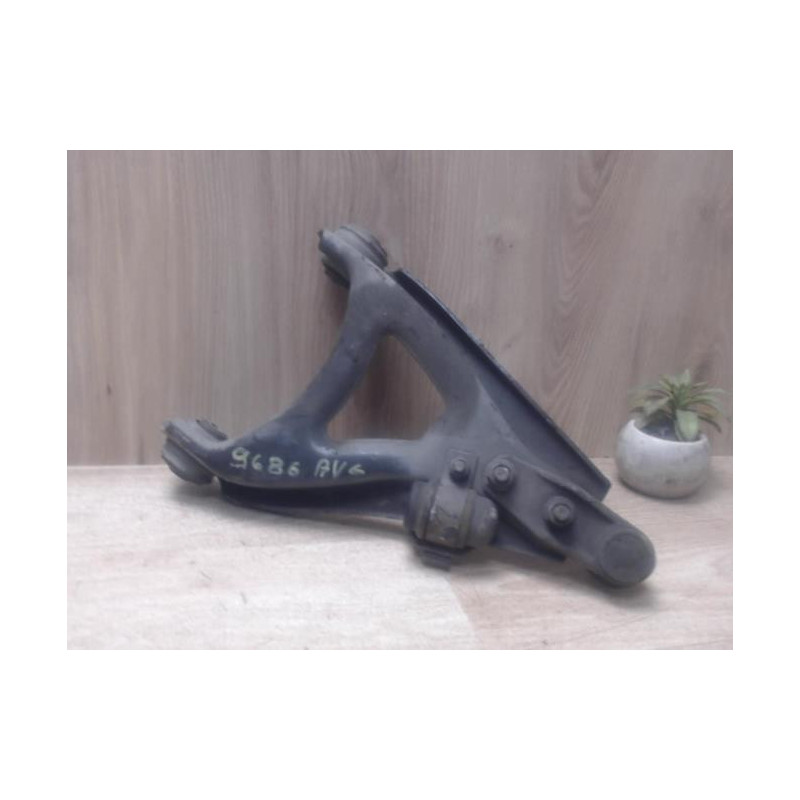 Triangle avant gauche RENAULT MEGANE 1 PHASE 2 d’occasion