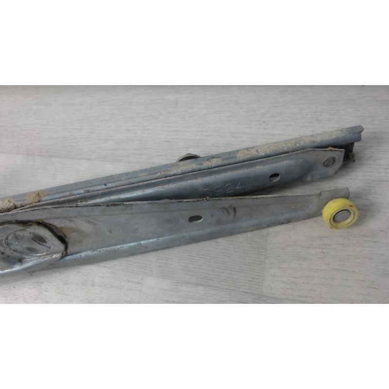 Leve vitre mecanique avant gauche RENAULT KANGOO 1 PHASE 2 d’occasion